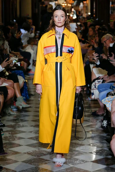 Look 24